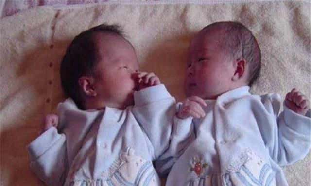 怀孕亲子鉴定（双胞胎兄弟长得不像，宝爸心中疑惑做了亲子鉴定，结果出来后哭了）